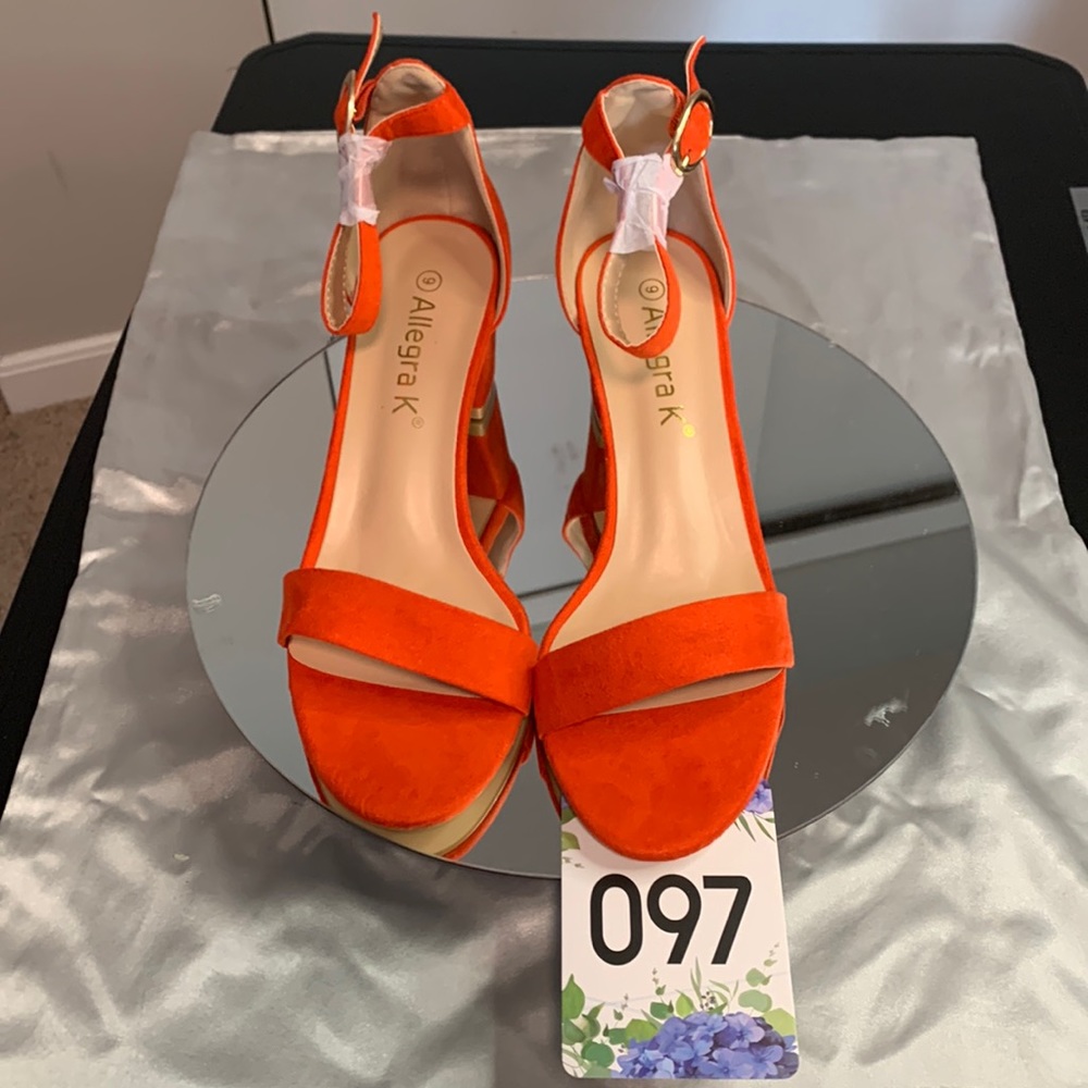 Orange heel